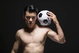 《明日方舟》英配女演员引众怒 称惹恼恐同者竟成职责